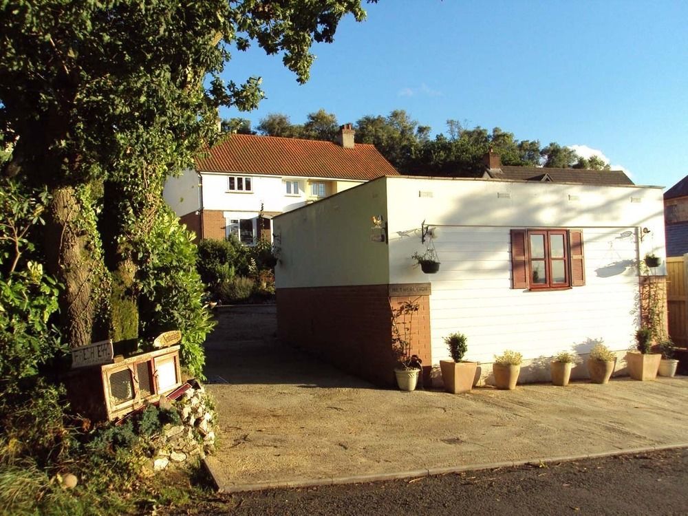 Countryside Retreat: Cosy Room with Fireplace and Balcony Views Axminster Exterior photo