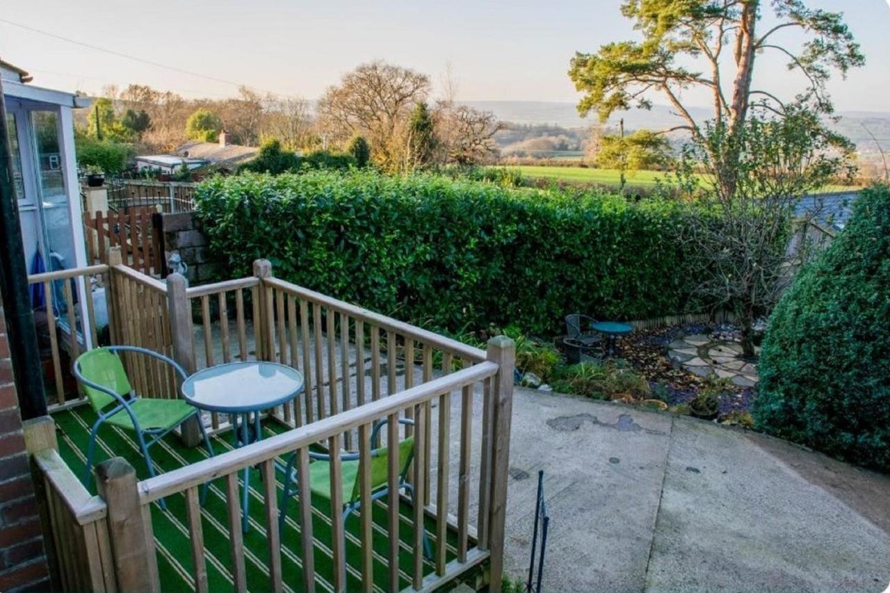 Countryside Retreat: Cosy Room with Fireplace and Balcony Views Axminster Exterior photo